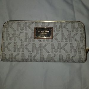 Michael Kors Signature Wallet